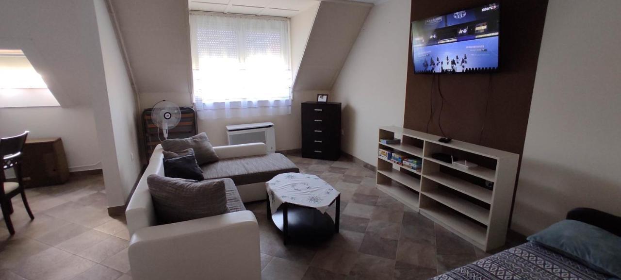 Timar Apartman Eger Eksteriør billede